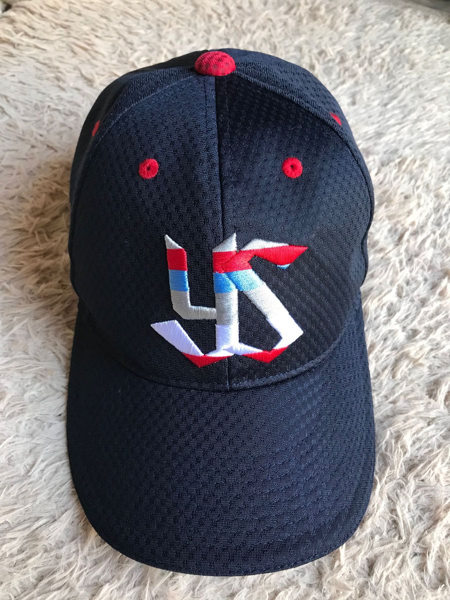 未使用品 マジェスティック ヤクルトスワローズ CREW クルー キャップ