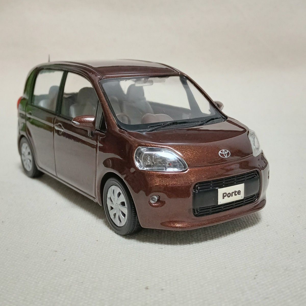 トヨタ ポルテ Porte1/30 ダークブラウンマイカメタリック カラー