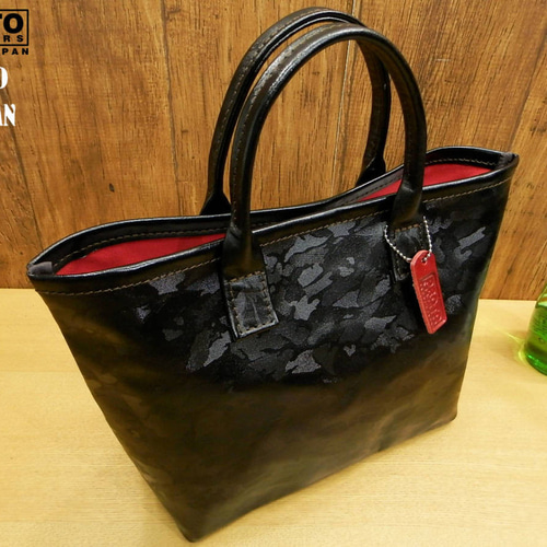 ☆カモフラ迷彩柄レザー×赤レッド裏地のミニトートバッグ!日本製