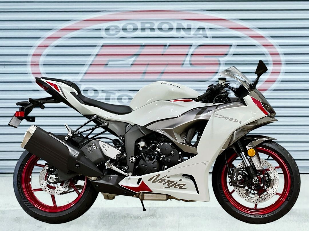 New 2025 Kawasaki Ninja ZX-6R ABS Pearl Robotic White / Metallic