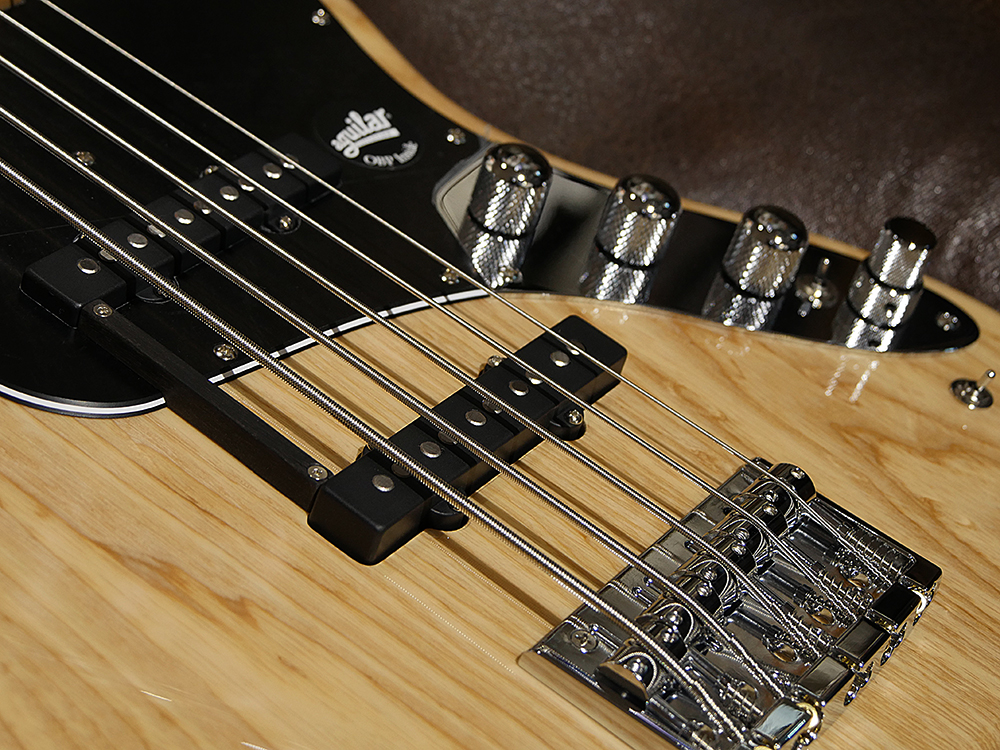 HISTORY】アーティスト共同開発の5弦ベースが登場！～その①