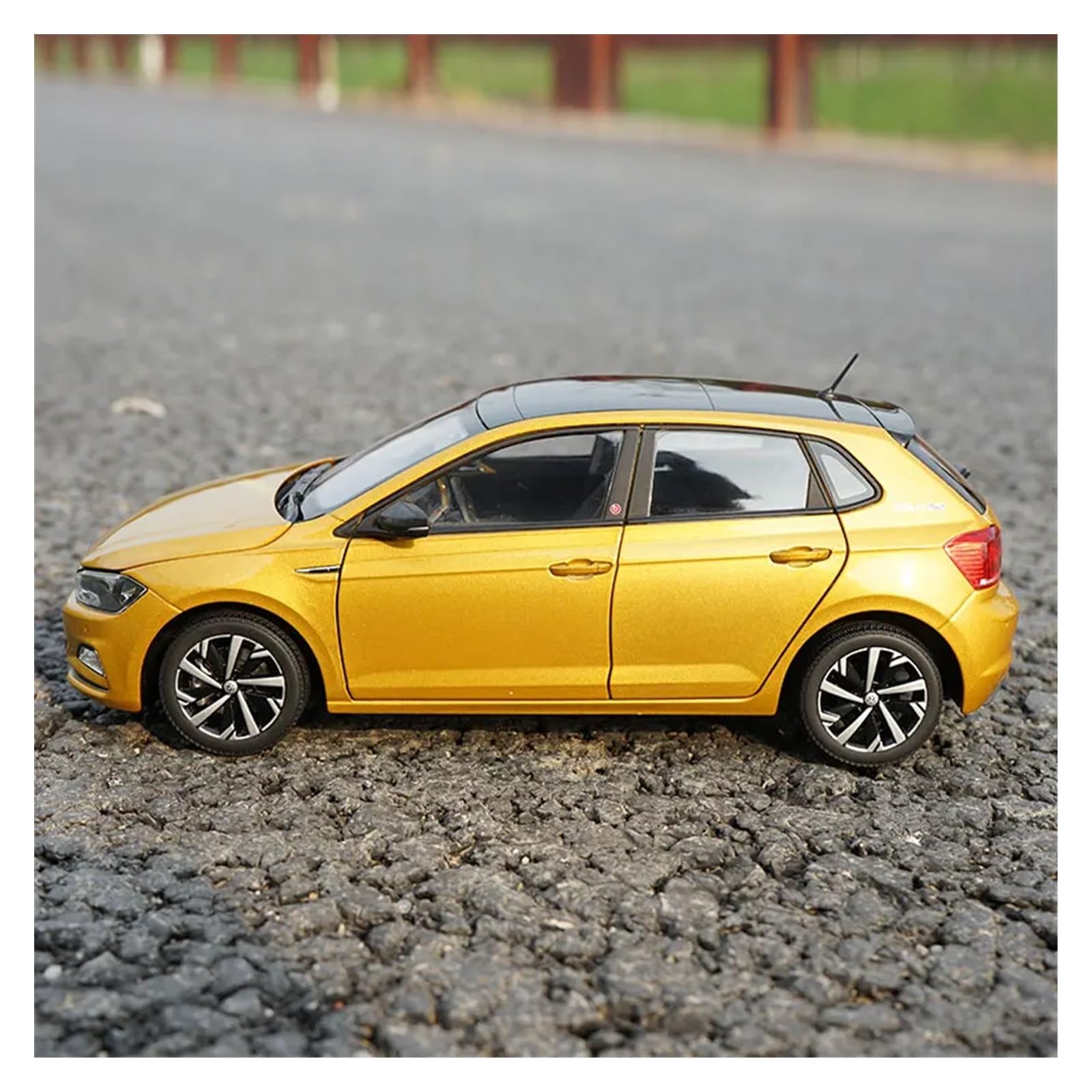 Amazon | ミニカーモデル 1:18 フォルクスワーゲン ポロ プラス 合金製