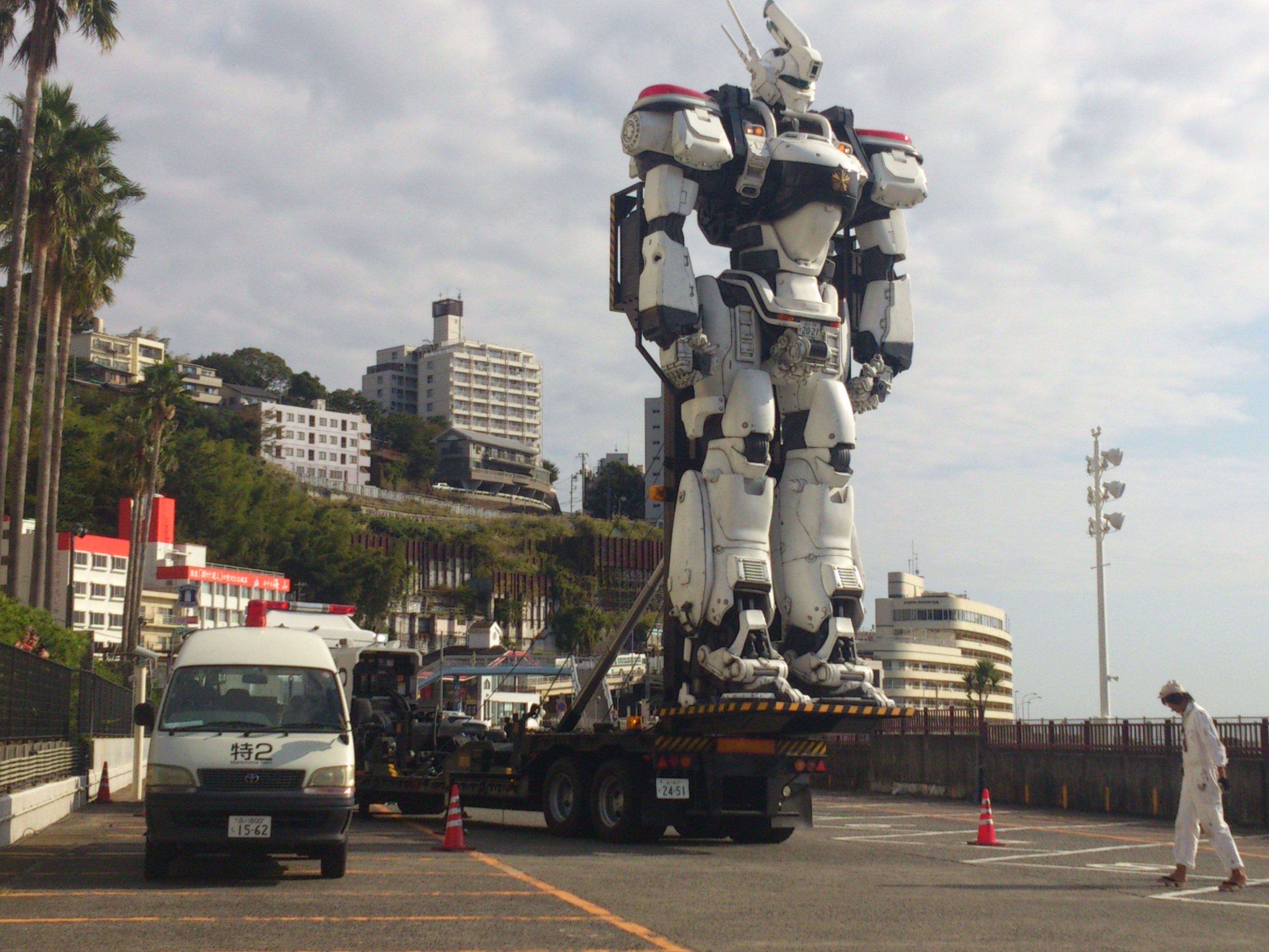 機動警察パトレイバー」実物大AV-98 イングラム 修復クラウドファウン