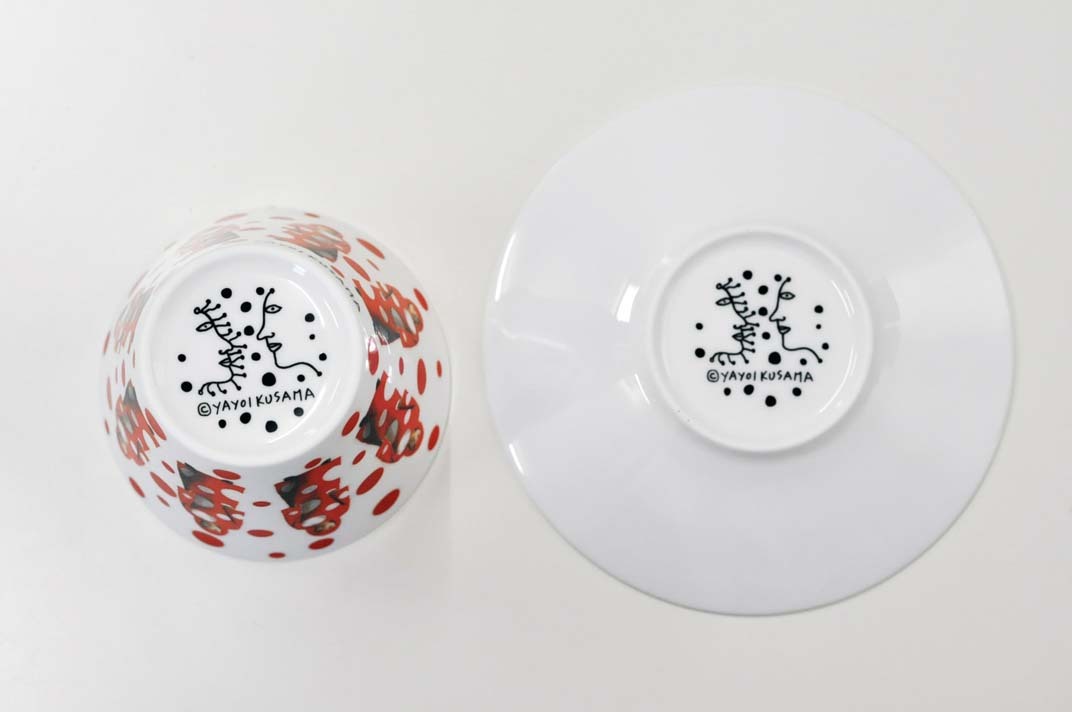 草間彌生: カップ＆ソーサー「8人のヤヨイ」