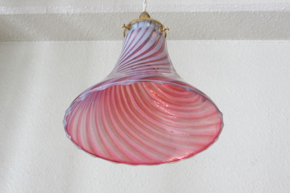 フェントンFenton クランベリー/オパールセント ガラスランプシェード