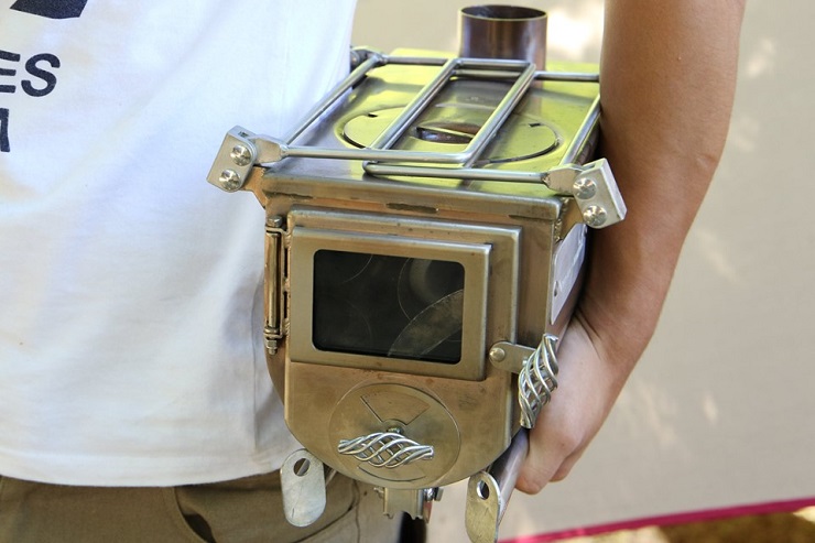 テンマクデザインのウッドストーブにSサイズが登場！薪ストーブは