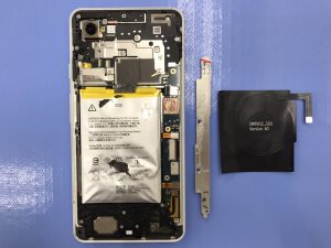 先日は膨張したGoogle Pixel 3a XLのバッテリーを交換修理いたしました