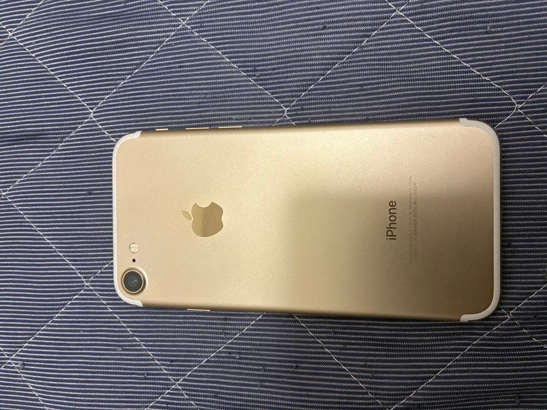 iPhone 7 ゴールド 本体 - メルカリ