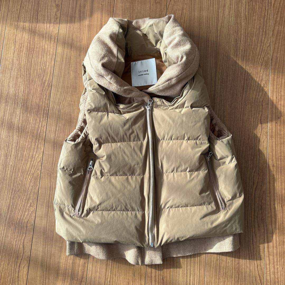 irisé ベージュ ダウンベスト フード付き irisé ベージュ ダウンベスト フード付き - メルカリ
