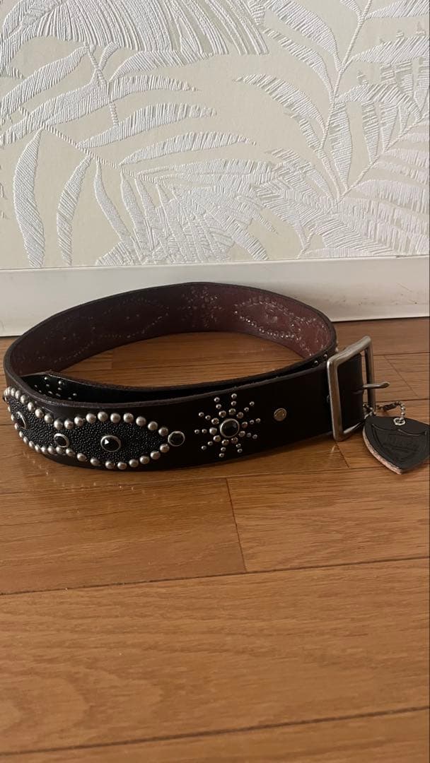 新品！試着のみ！HOLLYWOOD スタッズ付きレザーベルト 32 HTC(Hollywood Trading Company)/エイチティーシー(ハリウッド