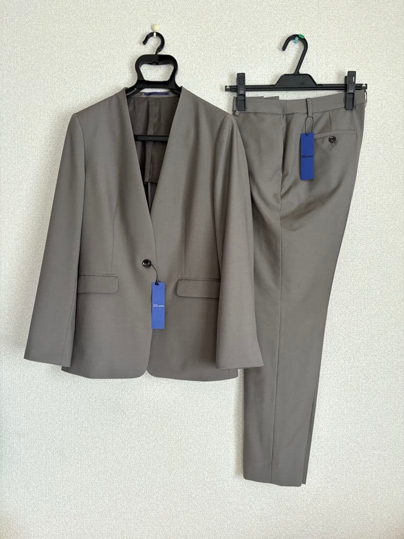 ③新品アオキ　ジュンコシマダ 上質素材REDA パンツスーツ REDA インポート素材スーツ 段返り3つボタン 紺無地 スリム JUNKO S