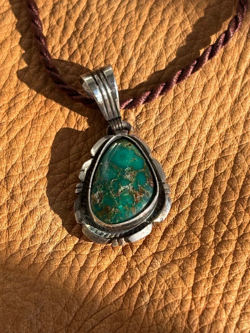 ターコイズ スターリングシルバー ペンダント 楽天市場】【FUNNY公式ストア】 ナバホ族 Oliver Smith キングマン