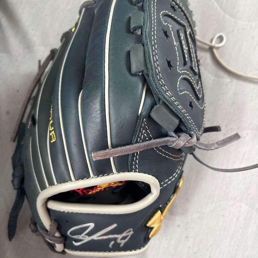 UNDER ARMOUR 軟式グローブ ダークブルー サイン入り UNDER ARMOUR 軟式グローブ ダークブルー サイン入り UNDER ARMOUR