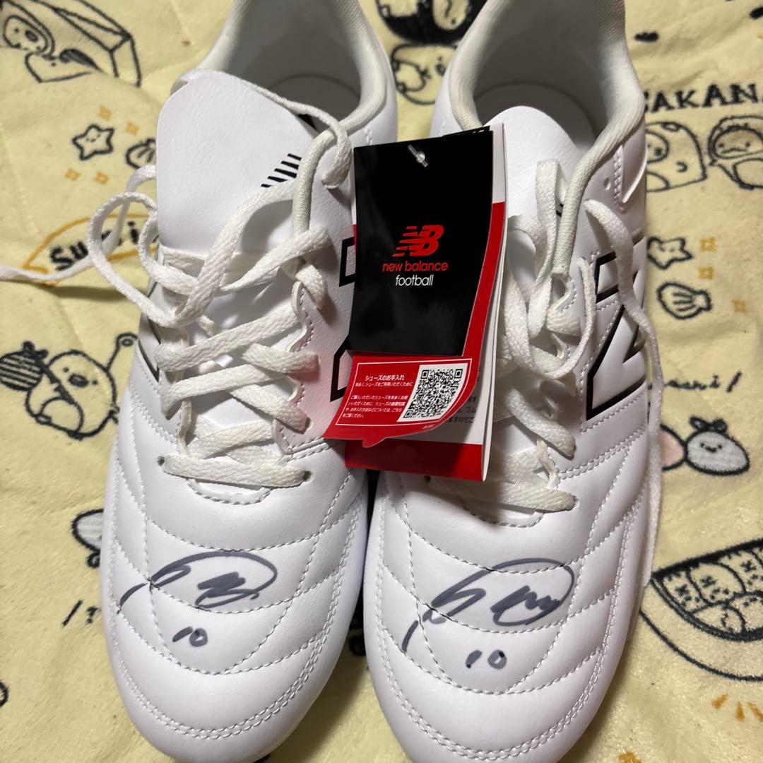 New Balance サッカーシューズ サイン入り(コンサドーレ札幌宮澤選手) 僕が札幌を守る」宮澤裕樹の17年、極度の人見知りが赤黒の象徴になる